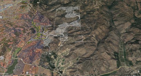 View looking north - note proximity to the San Diego Zoo Safari Park